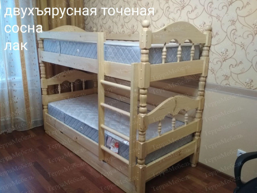 Кровать двухъярусная точеная