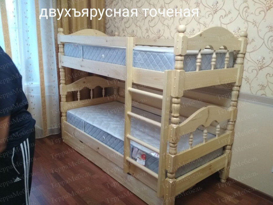 Кровать двухъярусная точеная