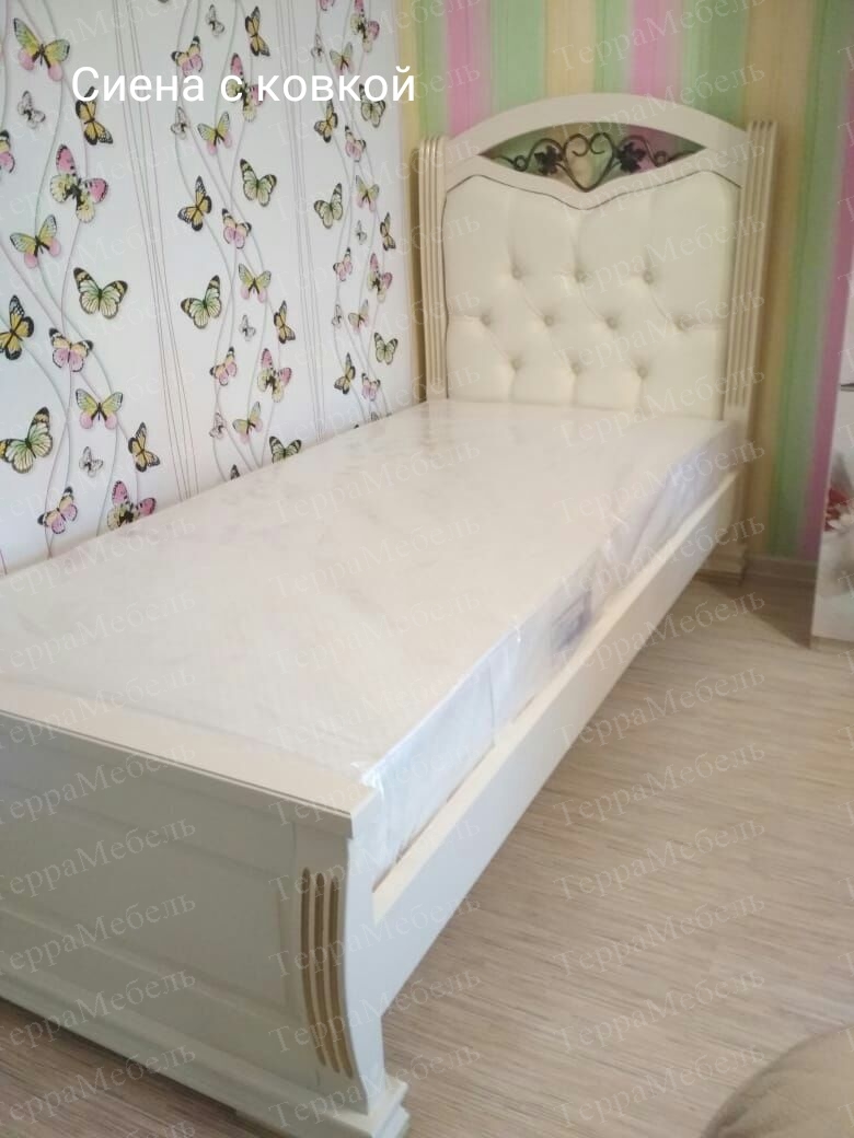 Кровать Сиена с мягкой вставкой и ковкой