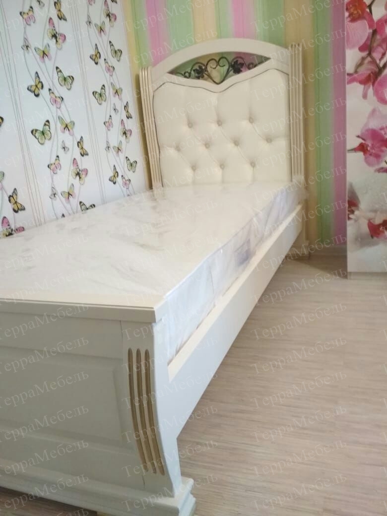 Кровать Сиена с мягкой вставкой и ковкой