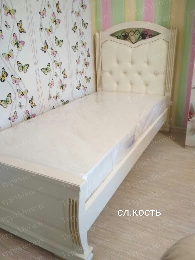 Кровать Сиена с мягкой вставкой и ковкой