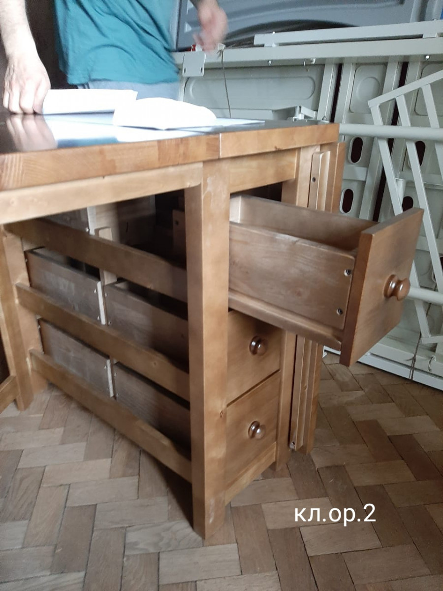 Стол книга Баттерфляй